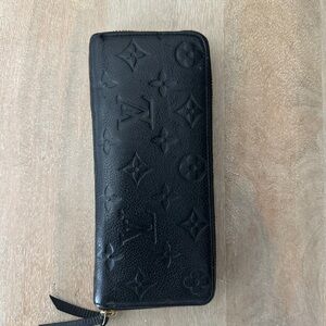 LOUIS VUITTON Monogram Zippy Wallet - Send an offer!